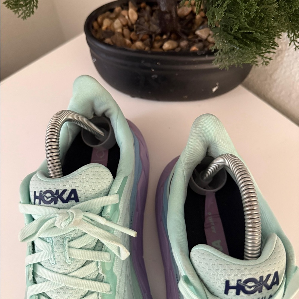 Hoka One One Arahi 6 Women's Shoes - Mint and Lavender - Picture 6 of 9